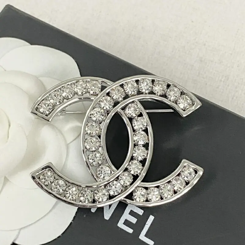 chanel brooches pour femme s_12347573